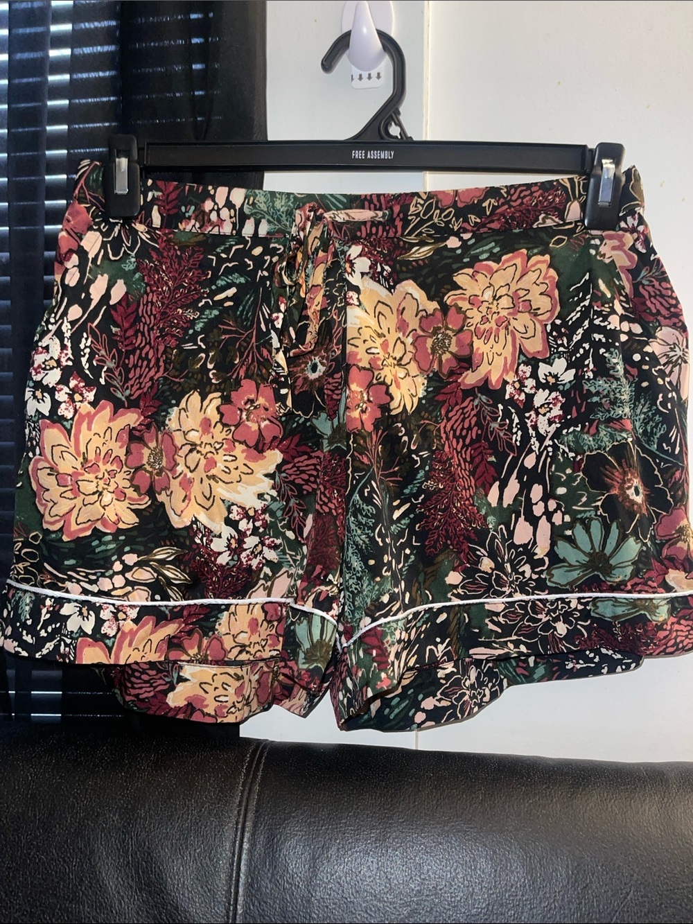 Rachel Zoe Women’s Floral  Shorts Multicolor Elastic Waist Pockets Sz Med NWOT